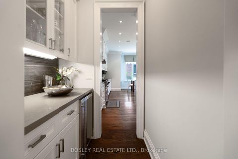 Photo 9 at 61 Rykert Crescent, Leaside, Toronto