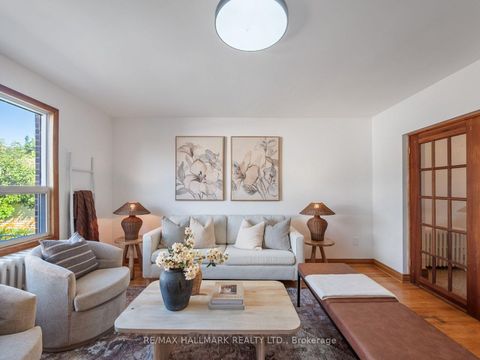 Photo 12 at 27 Lesmount Avenue, East York, Toronto