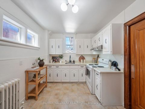 Photo 16 at 27 Lesmount Avenue, East York, Toronto