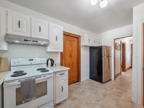Photo 17 at 27 Lesmount Avenue, East York, Toronto