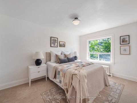 Photo 21 at 27 Lesmount Avenue, East York, Toronto