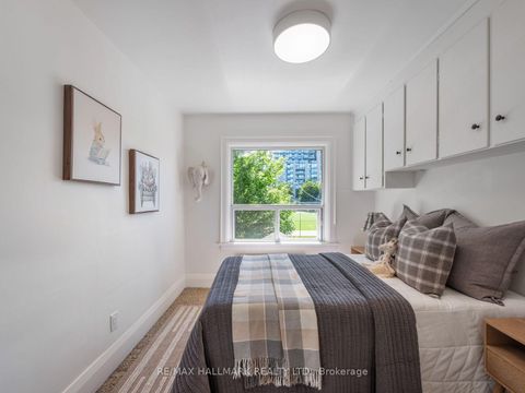 Photo 25 at 27 Lesmount Avenue, East York, Toronto