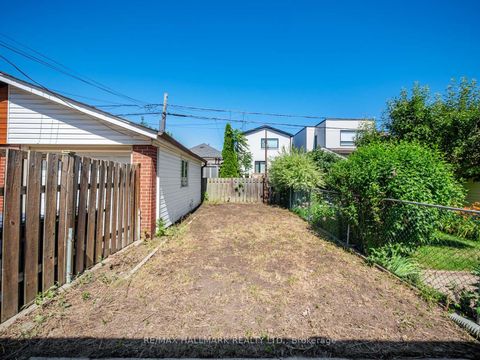 Photo 40 at 27 Lesmount Avenue, East York, Toronto