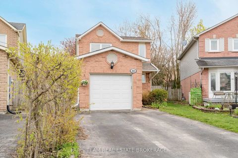 Photo 2 at 44 Hadden Crescent, Cundles East, Barrie