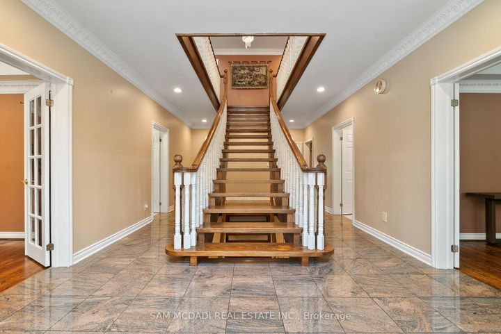 Photo 2 at 2339 Glengarry Road, Erindale, Mississauga