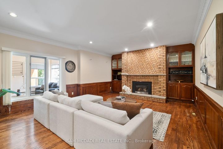 Photo 5 at 2339 Glengarry Road, Erindale, Mississauga