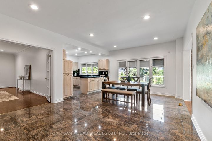 Photo 9 at 2339 Glengarry Road, Erindale, Mississauga