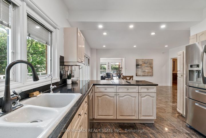 Photo 12 at 2339 Glengarry Road, Erindale, Mississauga