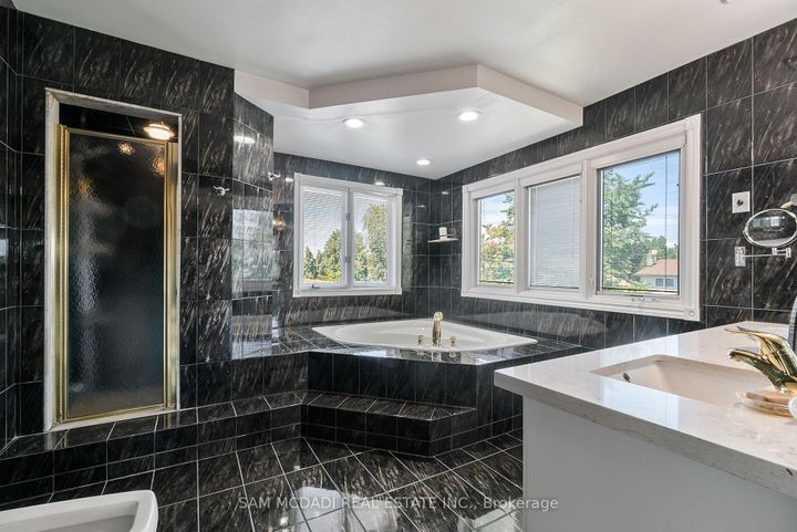 Photo 16 at 2339 Glengarry Road, Erindale, Mississauga