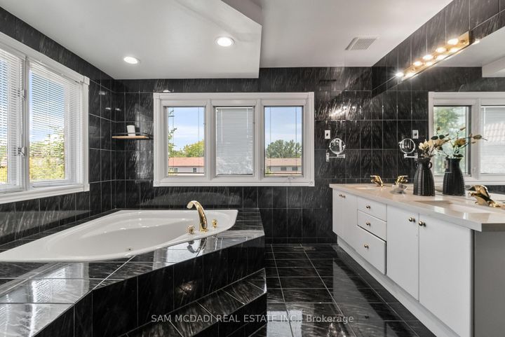 Photo 17 at 2339 Glengarry Road, Erindale, Mississauga