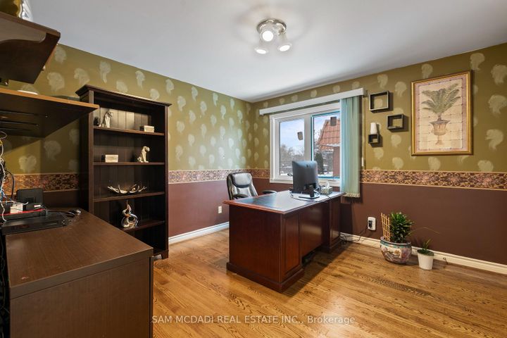 Photo 18 at 2339 Glengarry Road, Erindale, Mississauga