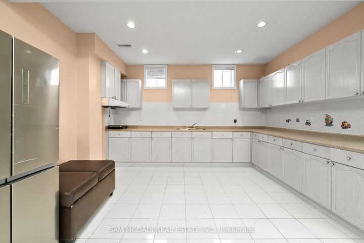 Photo 23 at 2339 Glengarry Road, Erindale, Mississauga