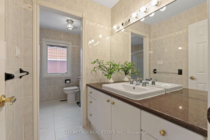 Photo 24 at 2339 Glengarry Road, Erindale, Mississauga