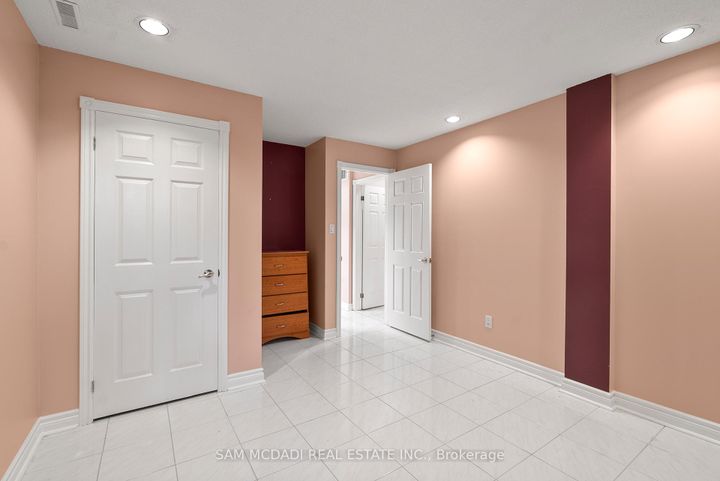Photo 30 at 2339 Glengarry Road, Erindale, Mississauga