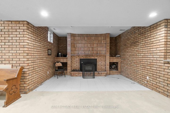 Photo 31 at 2339 Glengarry Road, Erindale, Mississauga