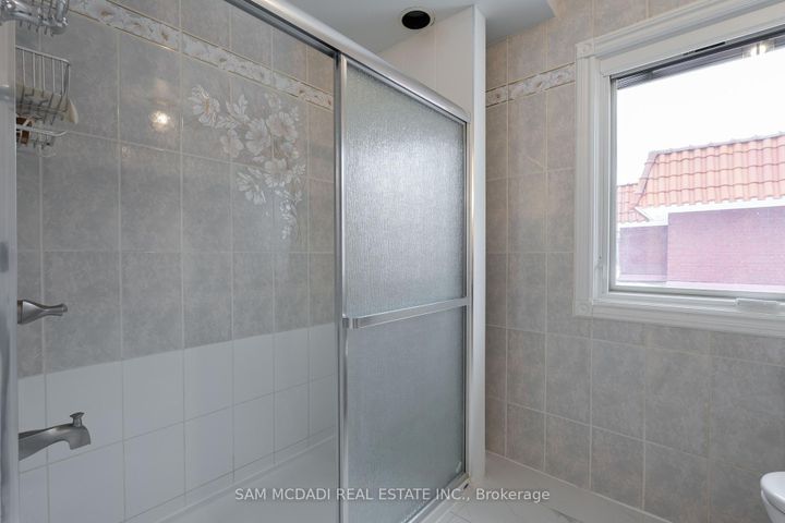 Photo 38 at 2339 Glengarry Road, Erindale, Mississauga