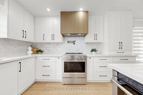 Photo 8 at 15 San Marko Place, East Woodbridge, Vaughan