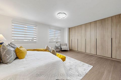 Photo 18 at 15 San Marko Place, East Woodbridge, Vaughan