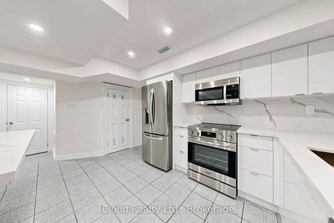 Photo 24 at 15 San Marko Place, East Woodbridge, Vaughan