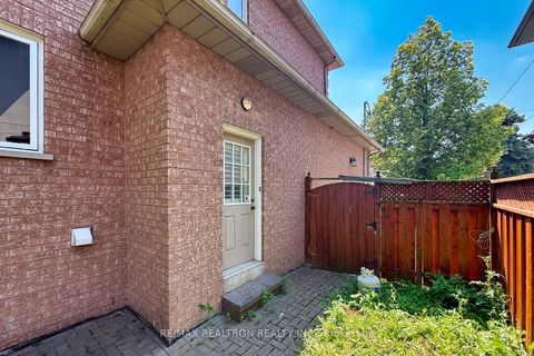 Photo 2 at 25 Clarkhill Street, Newtonbrook West, Toronto