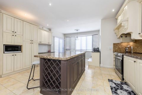 Photo 16 at 25 Clarkhill Street, Newtonbrook West, Toronto