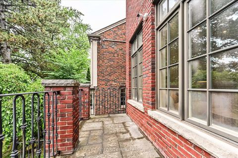 Photo 2 at 5 Westgrove Crescent, Nortown, Toronto
