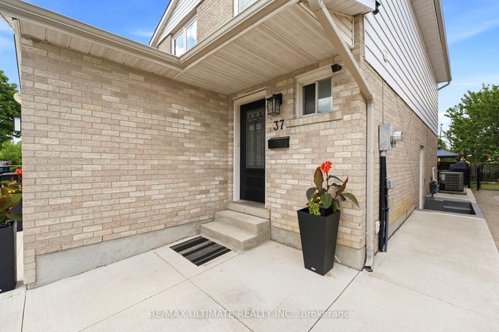 Photo 2 at 37 Cathy Jean Crescent, Jamestown, Toronto
