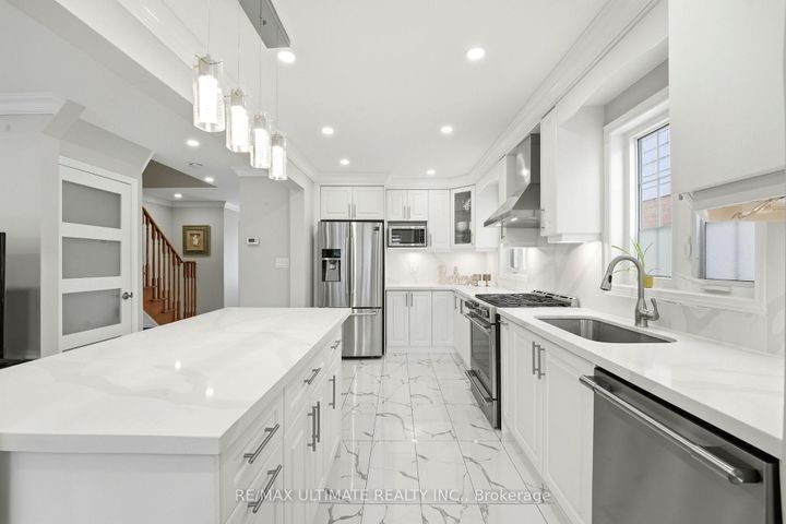 Photo 4 at 37 Cathy Jean Crescent, Jamestown, Toronto