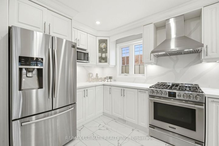 Photo 6 at 37 Cathy Jean Crescent, Jamestown, Toronto