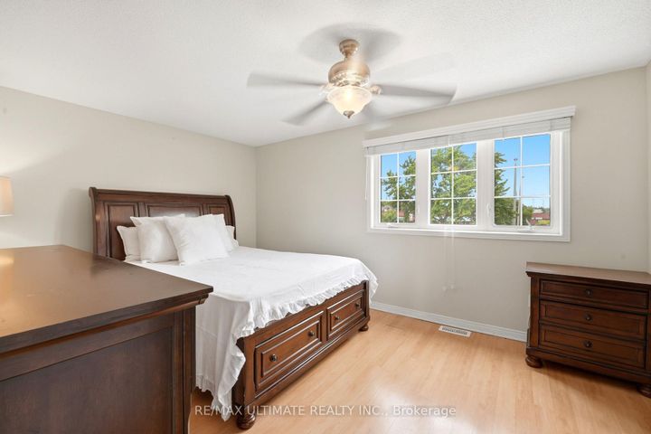 Photo 12 at 37 Cathy Jean Crescent, Jamestown, Toronto