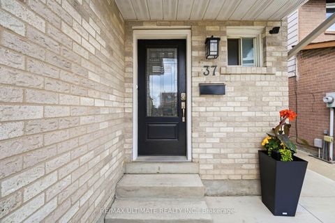 Photo 3 at 37 Cathy Jean Crescent, Jamestown, Toronto