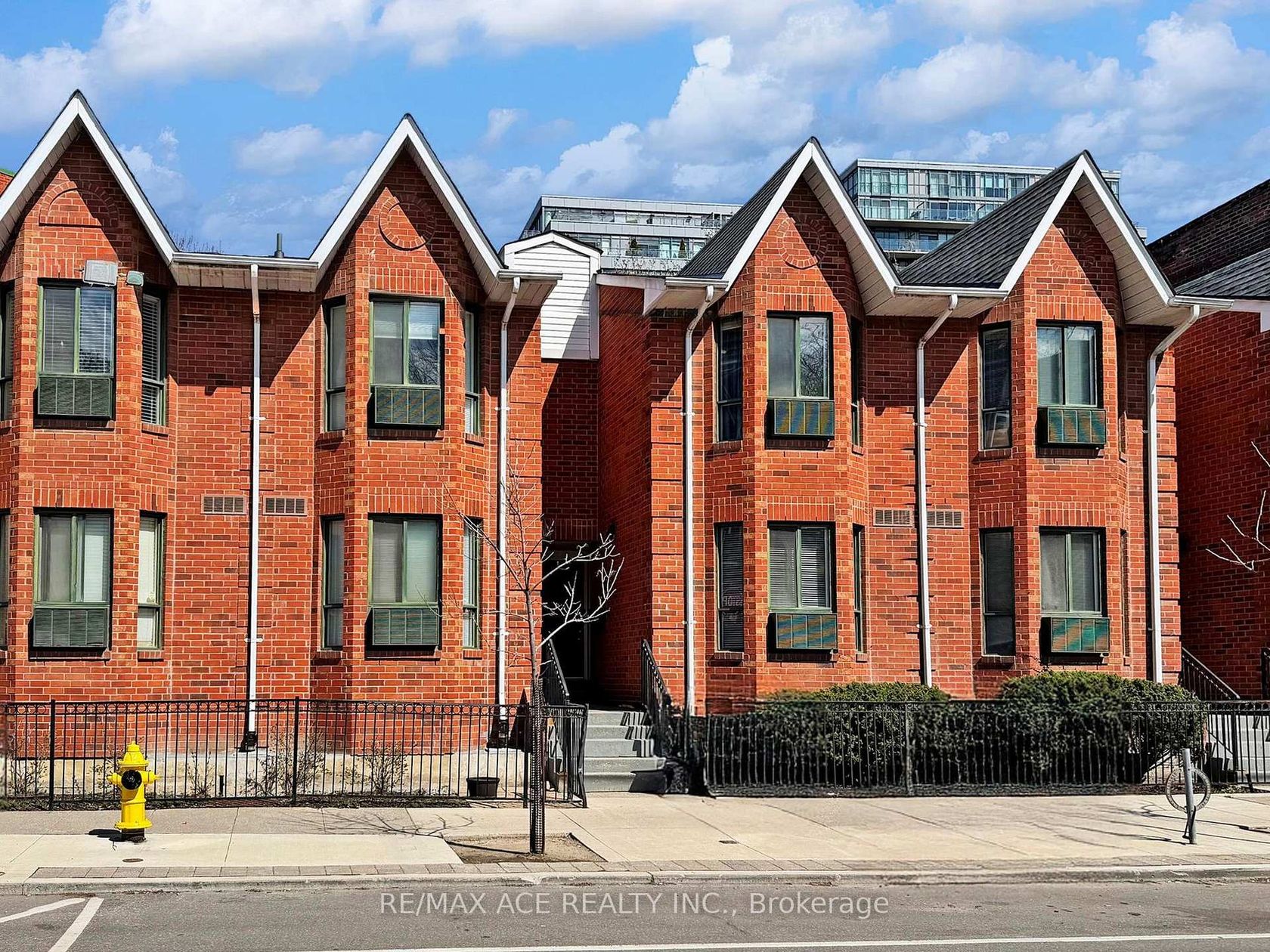 14 - 660B Wellington Street W, Niagara, Toronto 