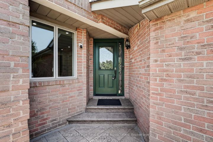 Photo 2 at 3346 Chartrand Crescent, Erin Mills, Mississauga
