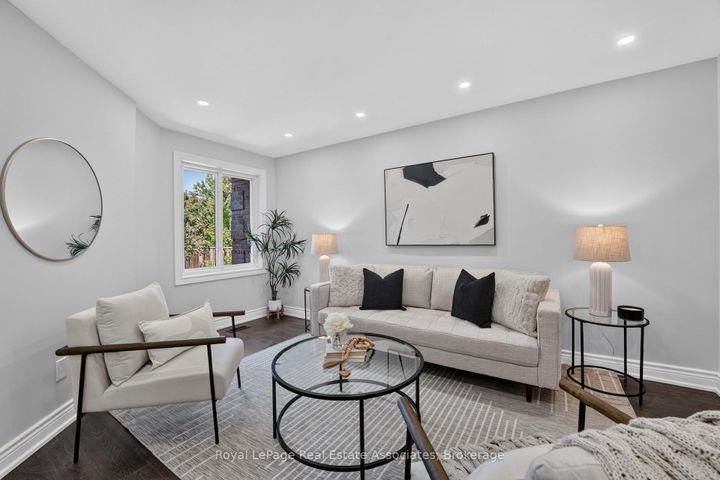 Photo 5 at 3346 Chartrand Crescent, Erin Mills, Mississauga