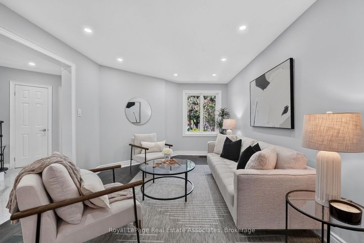 Photo 7 at 3346 Chartrand Crescent, Erin Mills, Mississauga