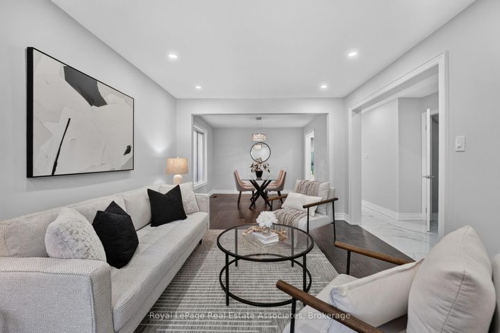 Photo 8 at 3346 Chartrand Crescent, Erin Mills, Mississauga