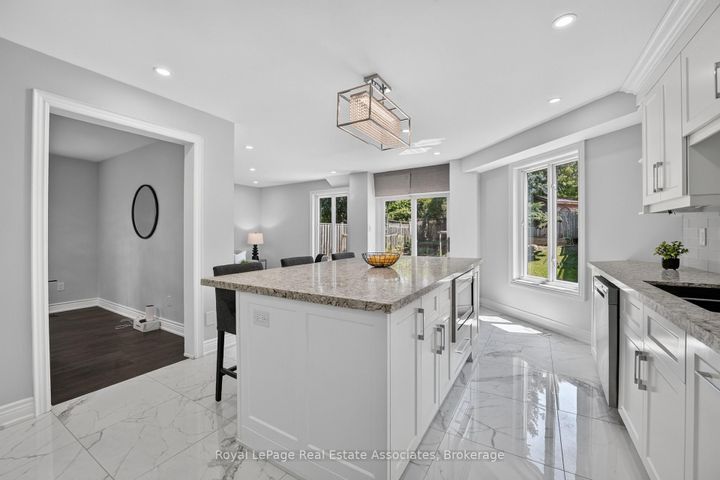Photo 13 at 3346 Chartrand Crescent, Erin Mills, Mississauga