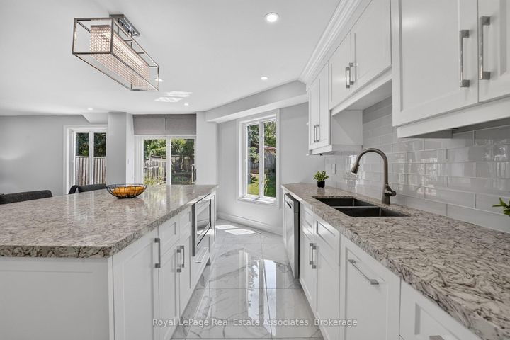 Photo 14 at 3346 Chartrand Crescent, Erin Mills, Mississauga