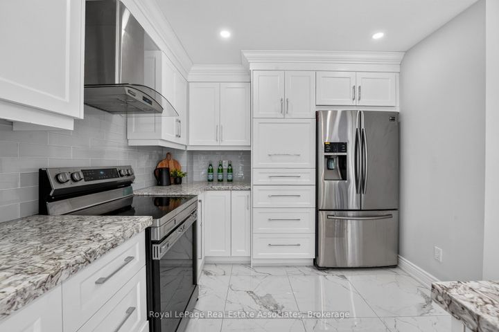 Photo 16 at 3346 Chartrand Crescent, Erin Mills, Mississauga