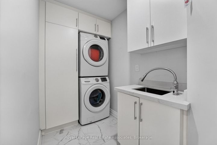 Photo 23 at 3346 Chartrand Crescent, Erin Mills, Mississauga