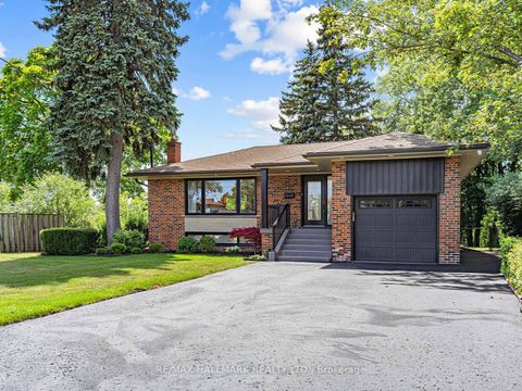Photo 2 at 8 Tufton Crescent, Victoria Village, Toronto