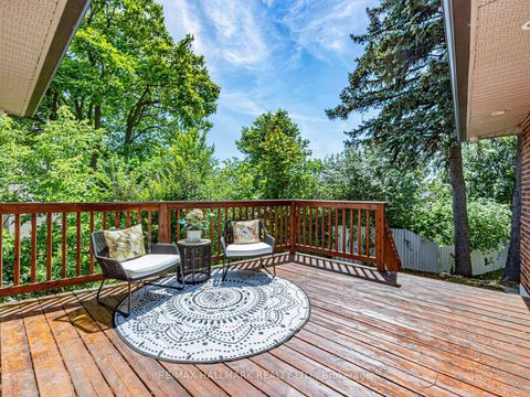Photo 24 at 8 Tufton Crescent, Victoria Village, Toronto