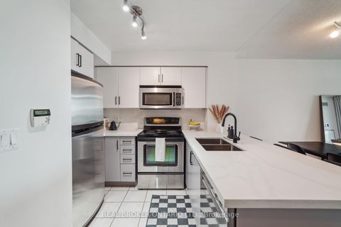Photo 5 at 615 - 231 Fort York Boulevard, Niagara, Toronto