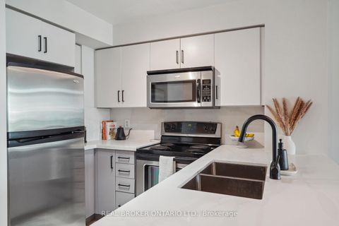 Photo 6 at 615 - 231 Fort York Boulevard, Niagara, Toronto