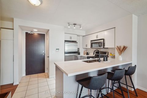 Photo 7 at 615 - 231 Fort York Boulevard, Niagara, Toronto