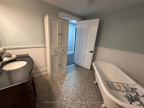Photo 33 at 100 Essa Road, Allandale Centre, Barrie