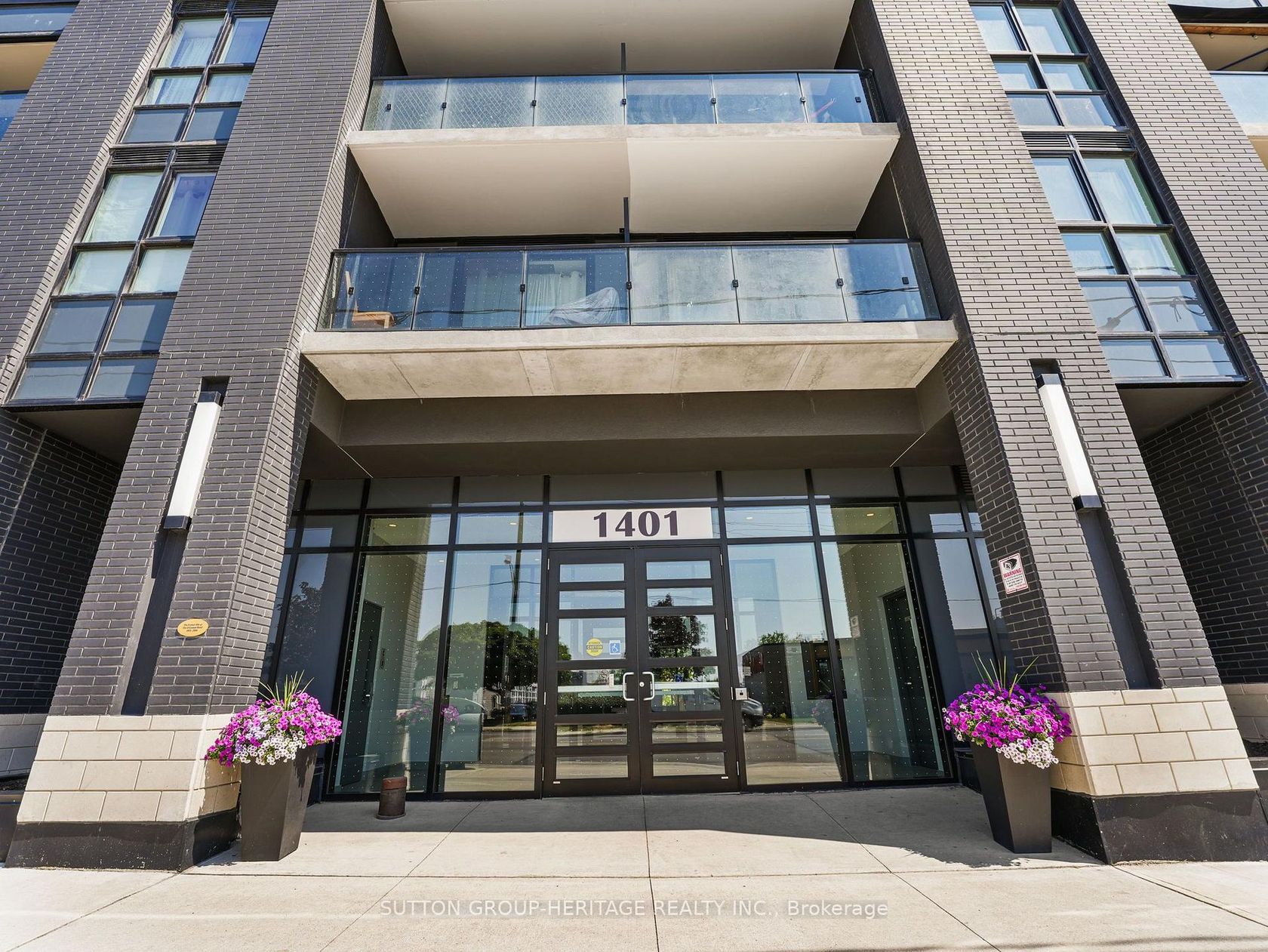 702 - 1401 O'connor Drive, Parkview, Toronto 
