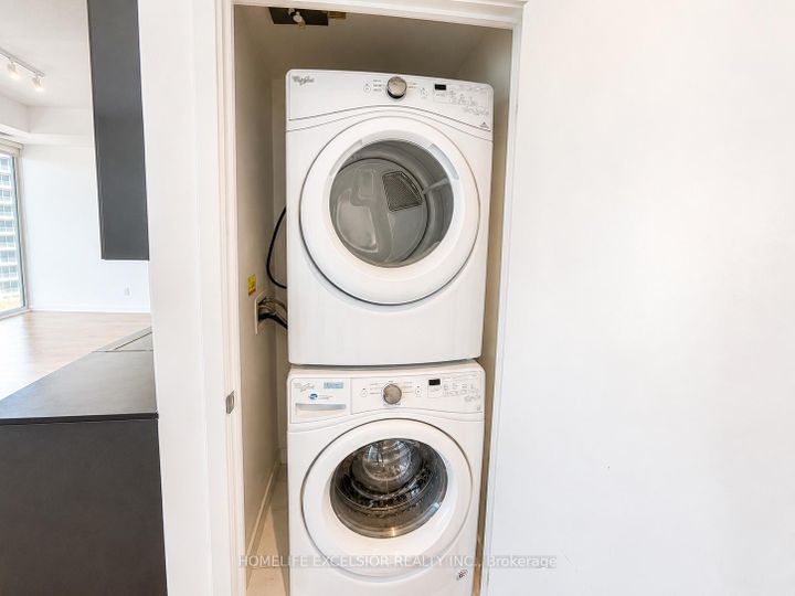Photo 6 at 712 - 115 Mcmahon Drive, Bayview Village, Toronto