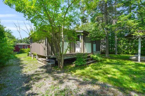Photo 1 at 104 Farley Circle, Historic Lakeshore Communities, Georgina