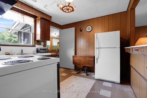 Photo 7 at 104 Farley Circle, Historic Lakeshore Communities, Georgina